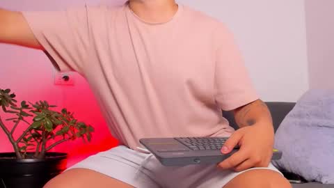 Snapshot of thiago_occonor chatting on November 1, 12:34 am thiago_occonor online show from November 1, 12:34 am