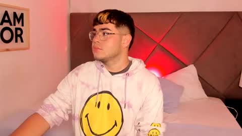 Snapshot of thiago_occonor chatting on November 5, 1:44 pm thiago_occonor online show from November 5, 1:44 pm