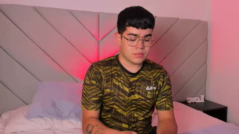 Snapshot of thiago_occonor chatting on November 12, 2:12 am thiago_occonor online show from November 12, 2:12 am