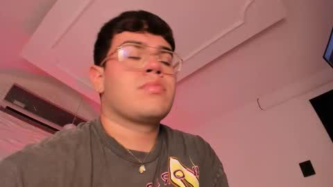 Snapshot of thiago_occonor chatting on November 15, 9:11 pm thiago_occonor online show from November 15, 9:11 pm