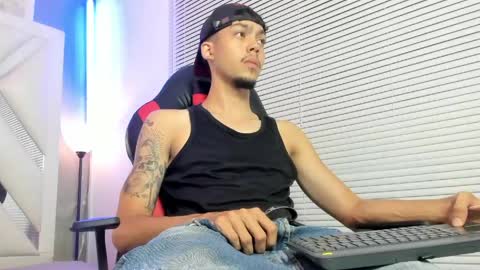 Snapshot of thiago_preston chatting on June 3, 8:03 pm Thiago online show from June 3, 8:03 pm