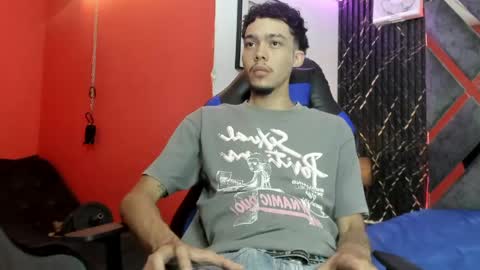 Snapshot of thiago_preston chatting on June 7, 7:39 pm Thiago online show from June 7, 7:39 pm