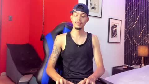 Snapshot of thiago_preston chatting on June 11, 8:29 pm Thiago online show from June 11, 8:29 pm