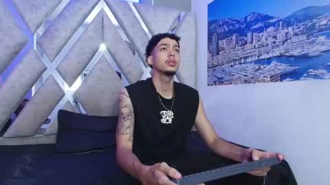 Snapshot of thiago_preston chatting on June 20, 7:38 pm Thiago online show from June 20, 7:38 pm
