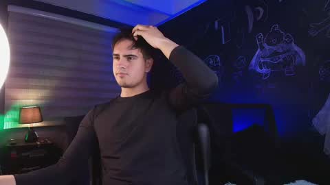 Thiago online show from April 8, 11:48 pm