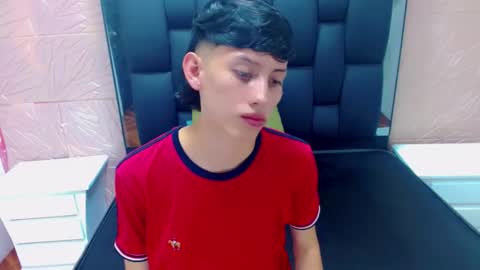 Snapshot of thiago_twink38 chatting on December 15, 5:23 am thiago_twink38 online show from December 15, 5:23 am