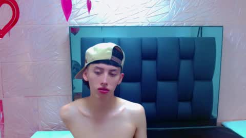 Snapshot of thiago_twink38 chatting on February 17, 7:16 am thiago_twink38 online show from February 17, 7:16 am