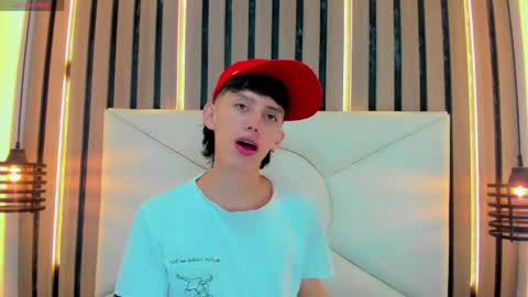 Snapshot of thiago_twink38 chatting on April 24, 8:28 am thiago_twink38 online show from April 24, 8:28 am