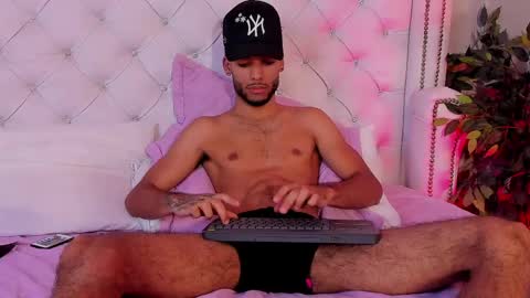 Snapshot of thiagoferreti_ chatting on May 16, 2:19 am ThiagoFerreti online show from May 16, 2:19 am