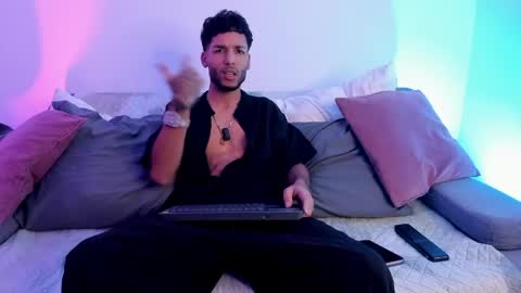 Snapshot of thiagoferreti_ chatting on June 8, 3:18 am ThiagoFerreti online show from June 8, 3:18 am