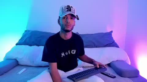 Snapshot of thiagoferreti_ chatting on June 16, 3:20 am ThiagoFerreti online show from June 16, 3:20 am