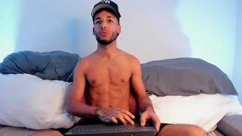 Snapshot of thiagoferreti_ chatting on June 19, 3:44 am ThiagoFerreti online show from June 19, 3:44 am