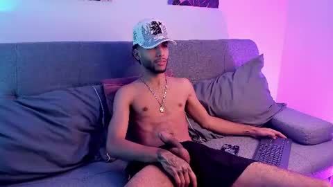 Snapshot of thiagoferreti_ chatting on July 10, 4:17 am ThiagoFerreti online show from July 10, 4:17 am