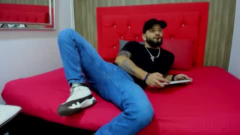 Thia Gomez online show from January 16, 7:07 pm