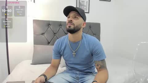 Thia Gomez online show from February 11, 7:08 pm