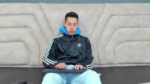 Thiago   online show from December 24, 12:11 pm