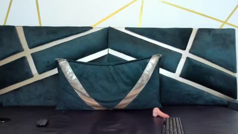 Thiago   online show from April 26, 1:47 am