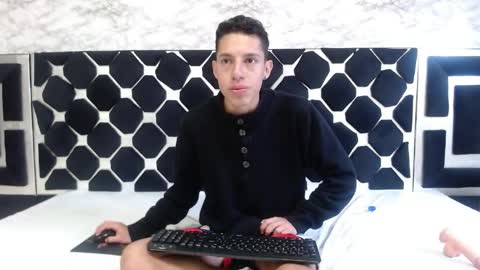 Thiago   online show from May 28, 2:09 am