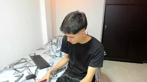 Snapshot of thiagowells_ chatting on December 7, 8:05 pm Thiago Wells online show from December 7, 8:05 pm