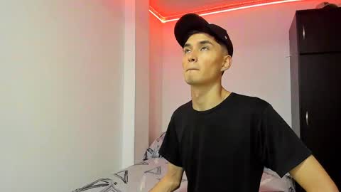 Snapshot of thiagowells_ chatting on December 8, 3:56 pm Thiago Wells online show from December 8, 3:56 pm