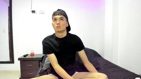 Snapshot of thiagowells_ chatting on February 1, 1:23 am Thiago Wells online show from February 1, 1:23 am