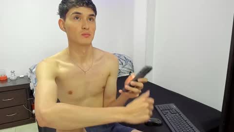 Snapshot of thiagowells_ chatting on February 8, 11:34 pm Thiago Wells online show from February 8, 11:34 pm