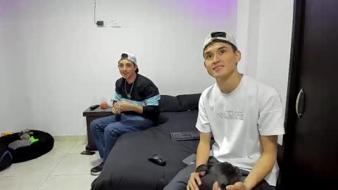 Snapshot of thiagowells_ chatting on February 13, 1:40 am Thiago Wells online show from February 13, 1:40 am