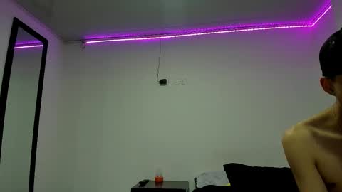 Snapshot of thiagowells_ chatting on February 23, 6:49 am Thiago Wells online show from February 23, 6:49 am