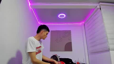 Snapshot of thiagowells_ chatting on February 26, 3:53 am Thiago Wells online show from February 26, 3:53 am