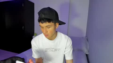 Snapshot of thiagowells_ chatting on October 10, 8:41 pm Thiago Wells online show from October 10, 8:41 pm