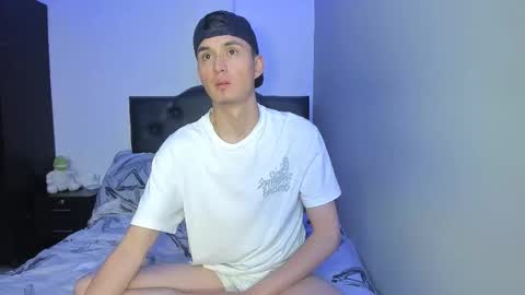 Snapshot of thiagowells_ chatting on December 2, 1:55 am Thiago Wells online show from December 2, 1:55 am