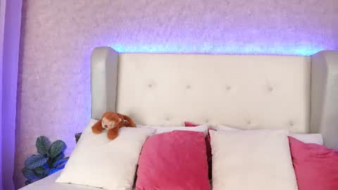 ThianaLopez online show from June 24, 7:57 pm