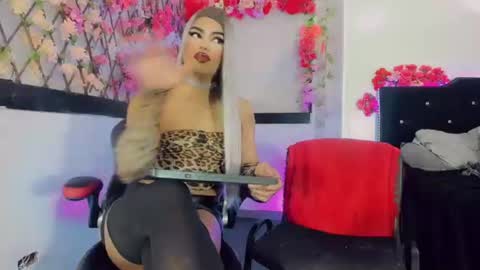 Snapshot of thiara_veky chatting on July 31, 5:34 pm Thiara online show from July 31, 5:34 pm