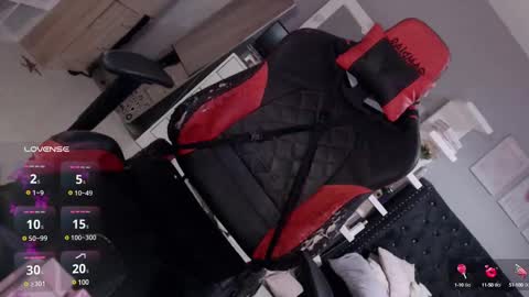 Snapshot of thicc_devie chatting on February 6, 8:34 pm Call me Devie online show from February 6, 8:34 pm