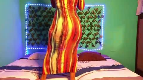 Snapshot of thicc_queen_the_rascal chatting on September 17, 1:29 am Thicc Queen The Rascal online show from September 17, 1:29 am