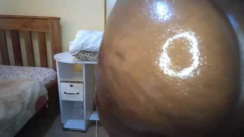 Snapshot of thiccyra90920 chatting on September 29, 1:05 pm thickiana online show from September 29, 1:05 pm