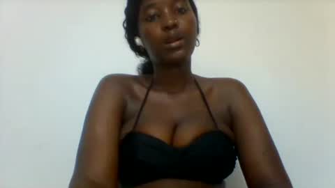 Snapshot of thick_eviey chatting on October 4, 8:45 am love online show from October 4, 8:45 am