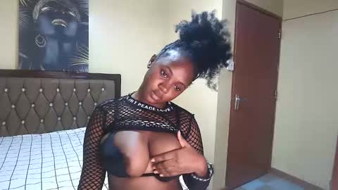 Snapshot of thickfantasy chatting on October 14, 4:46 am zara online show from October 14, 4:46 am