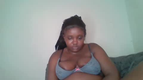Snapshot of thickianababe chatting on January 19, 10:17 am thickianababe online show from January 19, 10:17 am