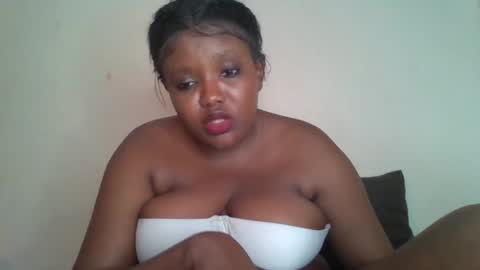 Snapshot of thickianababe chatting on January 25, 12:38 am thickianababe online show from January 25, 12:38 am