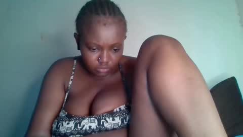 Snapshot of thickianababe chatting on February 8, 8:20 am thickianababe online show from February 8, 8:20 am