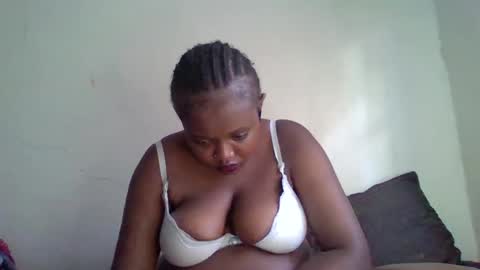 Snapshot of thickianababe chatting on February 8, 11:22 am thickianababe online show from February 8, 11:22 am