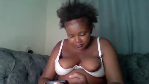 Snapshot of thickianababe chatting on February 28, 1:15 am thickianababe online show from February 28, 1:15 am