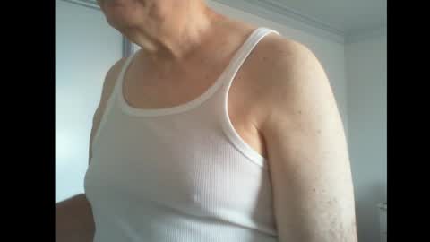 Snapshot of thickmelnik chatting on January 23, 10:33 pm James online show from January 23, 10:33 pm