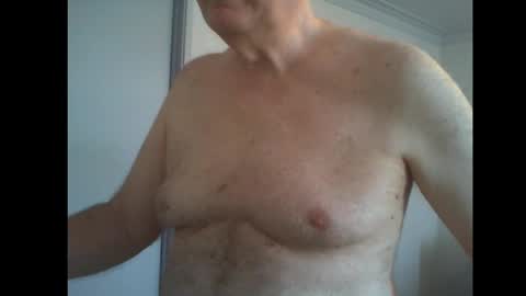 Snapshot of thickmelnik chatting on March 10, 12:07 am James online show from March 10, 12:07 am