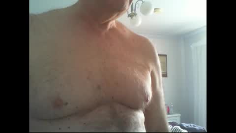 Snapshot of thickmelnik chatting on September 27, 1:43 am James online show from September 27, 1:43 am