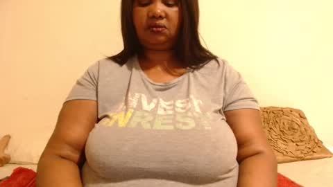 Snapshot of thicksexymellons chatting on October 10, 7:24 pm Pat online show from October 10, 7:24 pm