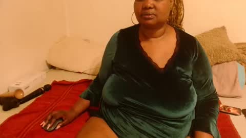 Snapshot of thicksexymellons chatting on October 16, 6:09 pm Pat online show from October 16, 6:09 pm
