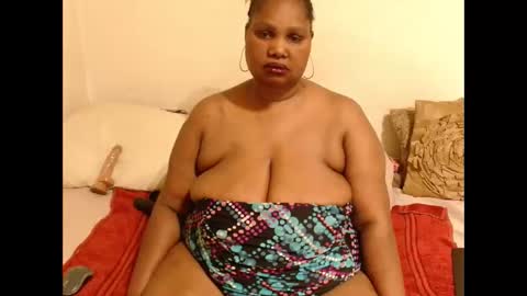 Snapshot of thicksexymellons chatting on November 12, 8:19 pm Pat online show from November 12, 8:19 pm