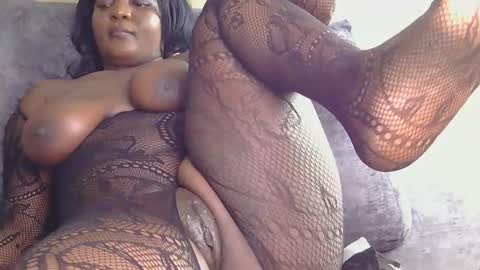 thicky_babes online show from April 24, 8:00 pm